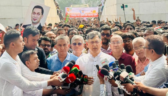জাতির ঐক্য বজায় রাখতে কেউ যেন বিভেদের পথে না যায়: সালাহউদ্দিন জাতির ঐক্য বজায় রাখতে কেউ যেন বিভেদের পথে না যায়: সালাহউদ্দিন