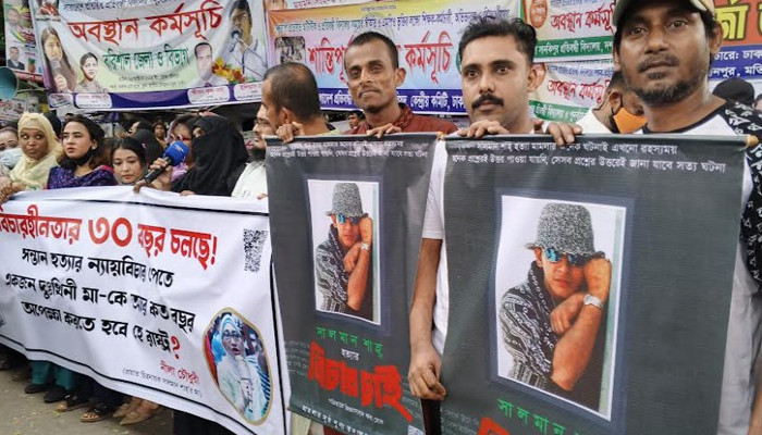 সালমান শাহর ভক্তদের স্লোগানে উত্তাল প্রেসক্লাব সালমান শাহর ভক্তদের স্লোগানে উত্তাল প্রেসক্লাব