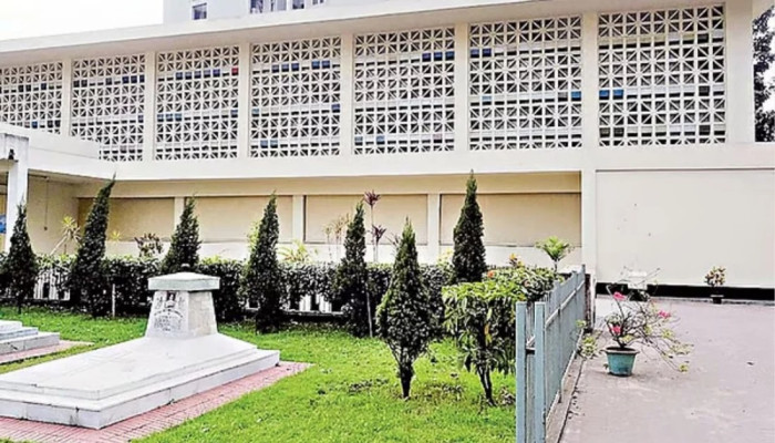 রমনায় গির্জার সামনে ককটেল বিস্ফোরণ