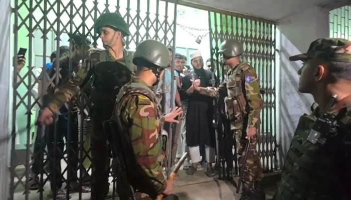 ঢাকা আলিয়া মাদ্রাসায় দুই গ্রুপের সংঘর্ষ, ৭ শিক্ষার্থী আহত