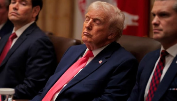 ২৫ বছর আগে যা ছিলাম, এখন তার চেয়েও চাঙা বলার পরই বৈঠকে এক ঘণ্টা ঘুমালেন ট্রাম্প