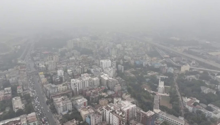 বায়ুদূষণে আজ শীর্ষে ঢাকা, বাতাসের মান ঝুঁকিপূর্ণ