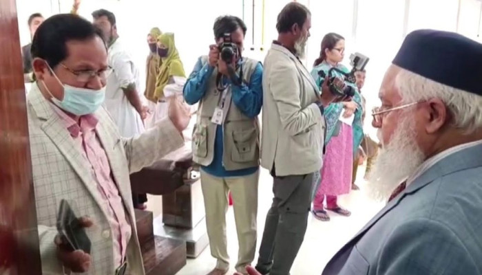 ডিজির সঙ্গে তর্ক, অব্যাহতির ৪ দিন পর পদে পুর্নবহাল সেই চিকিৎসক