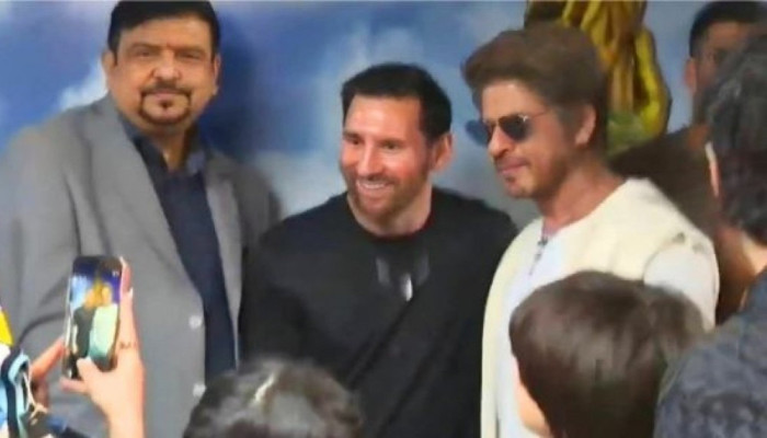 শাহরুখ খানকে দেখেই হাত বাড়িয়ে দিলেন মেসি