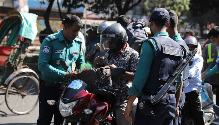 ঢাকার নিরাপত্তা নিশ্চিতে ডিএমপির চেকপোস্ট ব্যবস্থা জোরদার
