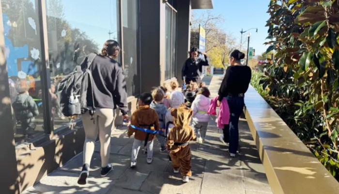 যুক্তরাষ্ট্র ও কানাডা যুক্তরাষ্ট্র ছাড়ার কথা ভাবছেন আতঙ্কিত শিক্ষকেরা