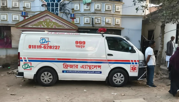 উঠানে বাবার মরদেহ, সম্পত্তির দাবিতে দাফন কাজে সন্তানদের বাধা