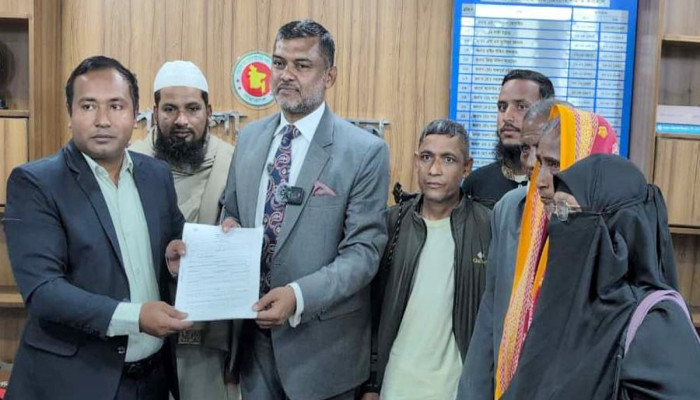 মনোনয়ন সংগ্রহ করলেন শিশির মনির