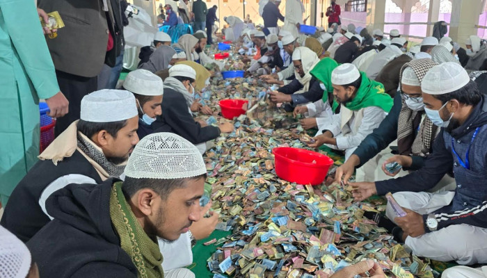 পাগলা মসজিদের দানবাক্সে মিলল ৩৫ বস্তা টাকা, চলছে গণনা
