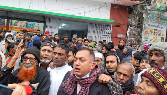 কান্নার রোল নয়াপল্টনে, চলছে কোরআন খতম