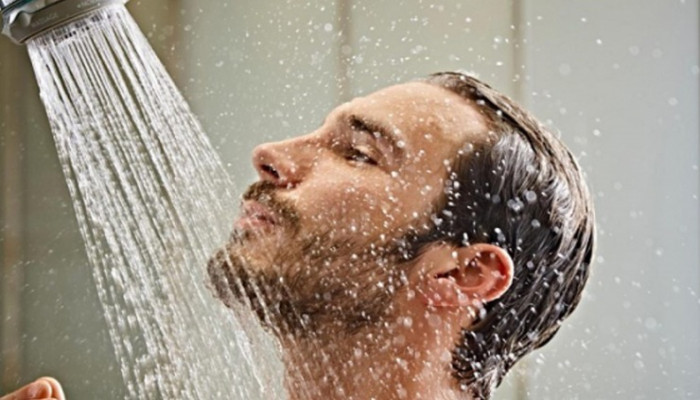 প্রতিদিন গোসল করা কি সত্যিই জরুরি