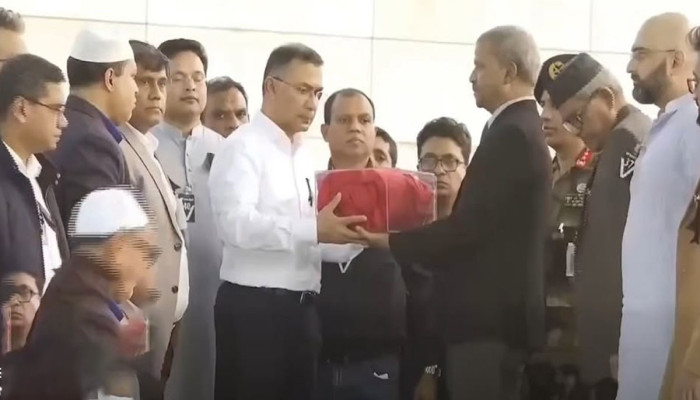 বেগম খালেদা জিয়াকে নিয়ে আবেগঘন স্মৃতিচারণ আসিফ নজরুলের