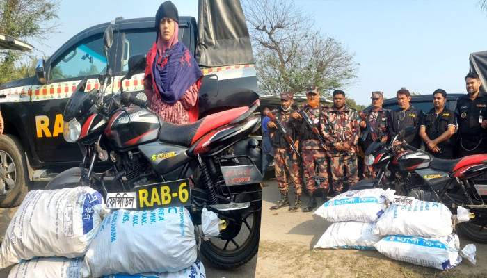 স্বামীর তথ্যে অভিযান, স্ত্রীর কাছ থেকে বিপুল পরিমাণ ফেনসিডিল উদ্ধার