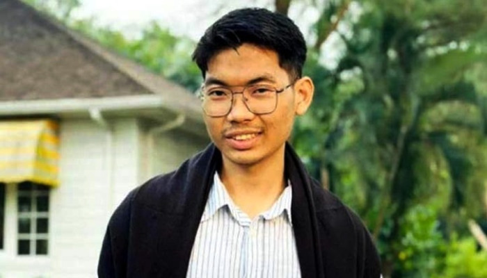 ঝাড়ু শুধু নারী নেত্রীর হাতে কেন, পুরুষের হাতে কেন নয়?