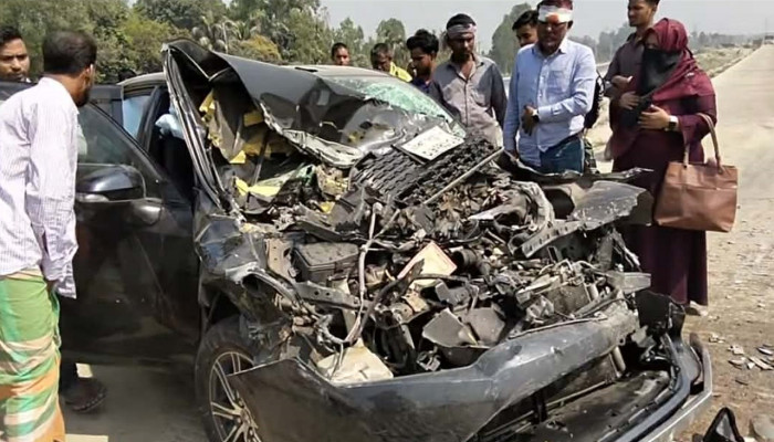 টাঙ্গাইলে প্রাইভেটকার-ভ্যানের সংঘর্ষে নিহত ২