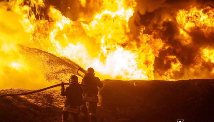 ইউক্রেনের ড্রোন হামলায় রাশিয়ার সমুদ্রবন্দর বিধ্বস্ত