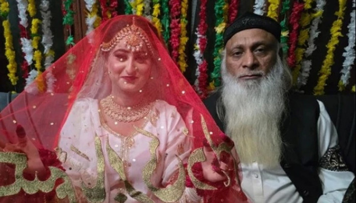 ভালোবেসে ২২ বছরের তরুণীকে বিয়ে করলেন ৭০ বছরের বৃদ্ধ