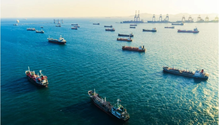 হরমুজ প্রণালির দুই প্রান্তে আটকা শত শত জাহাজ