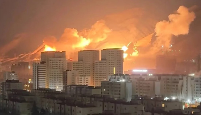 ভয়াবহ বিস্ফোরণে কাঁপছে তেহরান, টালমাটাল ইরান