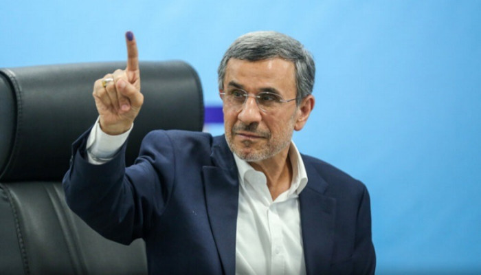 ইরানের সাবেক প্রেসিডেন্ট আহমাদিনেজাদ বেঁচে আছেন, দাবি উপদেষ্টার