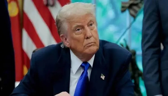 এখন নতুন নেতৃত্বকে আঘাত হানতে ‘তৃতীয় ঢেউ’ আসছে, ইরানের প্রতি সতর্কবার্তা ট্রাম্পের