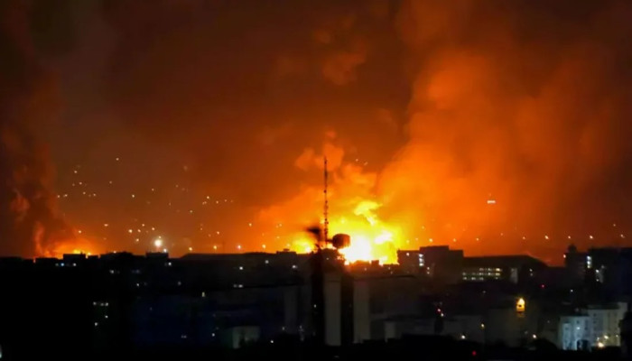 তেহরানের প্রধান বিমানবন্দরে ব্যাপক বিস্ফোরণ, জ্বলছে বিমান