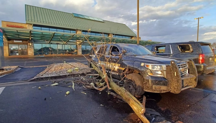 টর্নেডোর আঘাতে যুক্তরাষ্ট্রের দক্ষিণ মিশিগান বিধ্বস্ত, নিহত ৪