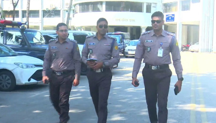 আগের পোশাক চায় পুলিশ, রাষ্ট্রের শতকোটি টাকা অপচয়