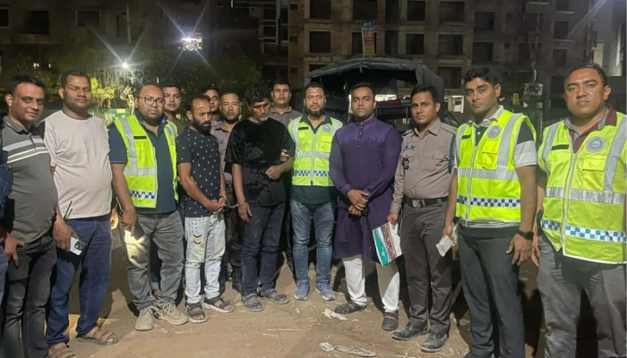 দুদক কর্মকর্তার ছিনতাই হওয়া সেই মোবাইল ফোন উদ্ধার, গ্রেপ্তার ২