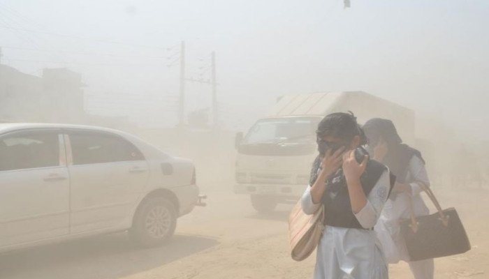 আজও দূষিত শহরের তালিকায় শীর্ষে ঢাকা