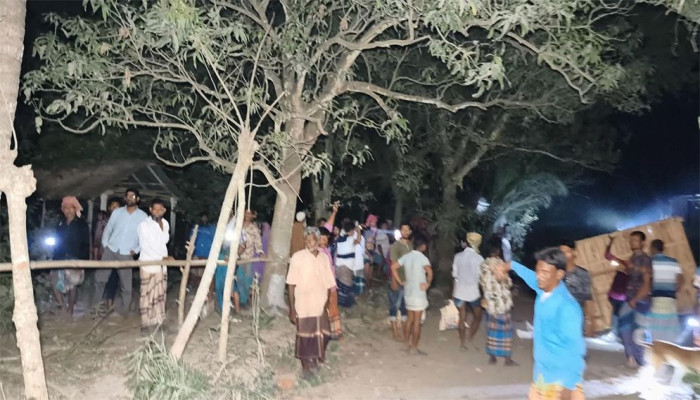 শৈলকুপায় ভিজিএফের কার্ড ভাগাভাগি নিয়ে দুপক্ষের সংঘর্ষ, আহত ৩০