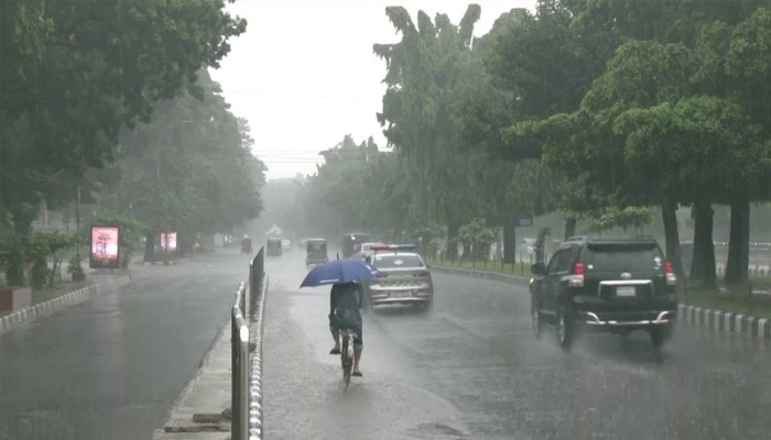 আজ ঢাকায় বৃষ্টির সম্ভাবনা, বাড়তে পারে তাপমাত্রা