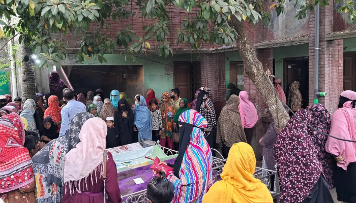 ৯ মসজিদ থেকে আনা হয়েছে খাটিয়া, জুমার নামাজের পর দাফন