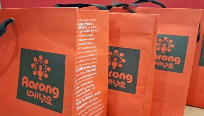 আড়ংয়ে শপিং ব্যাগের দাম নেওয়া বন্ধে আইনি নোটিশ