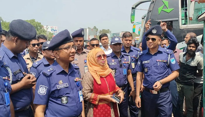 দৌলতদিয়া ঘাটে যাত্রী হয়রানি বন্ধে জেলা প্রশাসনের নানা উদ্যোগ