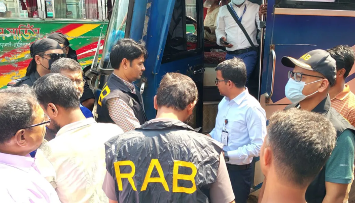 ঢাকা-চট্টগ্রাম মহাসড়কে অতিরিক্ত ভাড়া আদায়, দুই পরিবহনকে জরিমানা