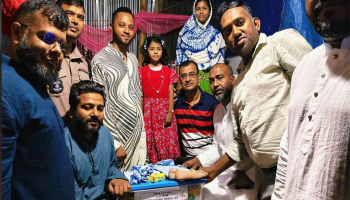 চা বিক্রেতা নানি-নাতনির কাছে ঈদ উপহার পাঠালেন প্রধানমন্ত্রী