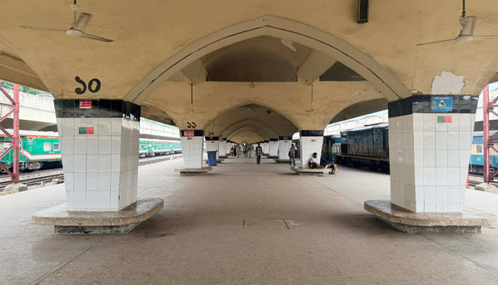 ফাঁকা কমলাপুর, নির্ধারিত সময়েই ছেড়ে যাচ্ছে ট্রেন