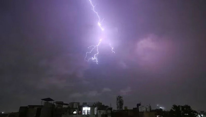 দুপুরের মধ্যে ঢাকায় বজ্রবৃষ্টি হতে পারে