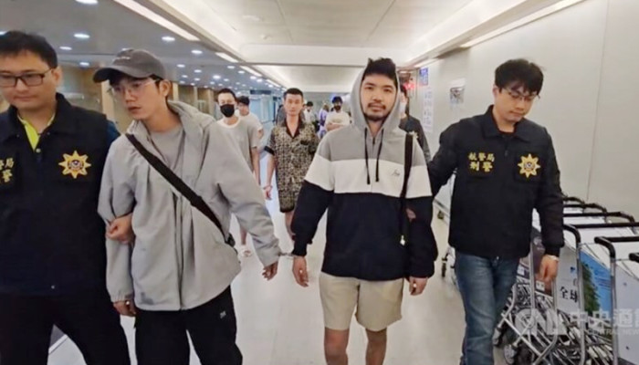 তাইওয়ানের বিমানবন্দর থেকে দুই ইউটিউবার গ্রেপ্তার