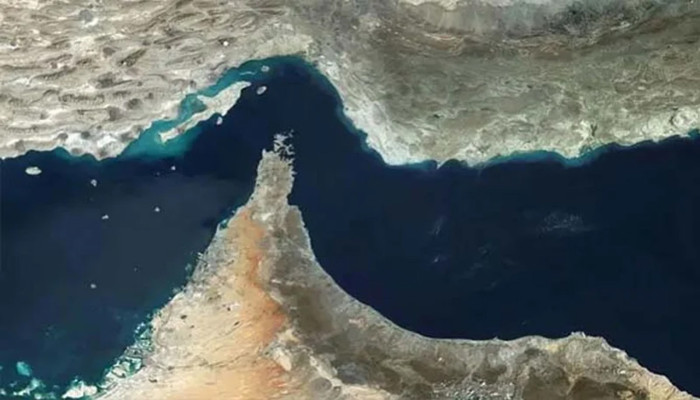 হরমুজ প্রণালি খুলতে ট্রাম্পের ৪৮ ঘণ্টার আল্টিমেটাম, পাল্টা হুঁশিয়ারি ইরানের