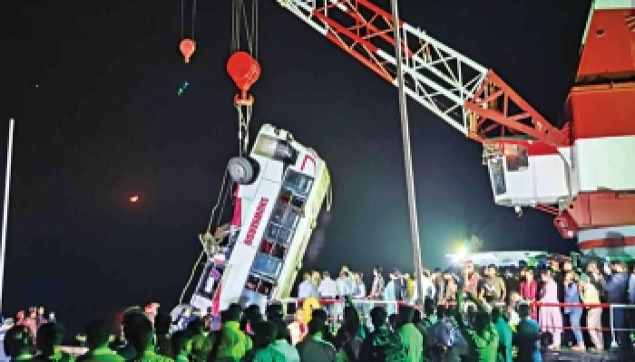 দৌলতদিয়া ঘাটে বাসডুবি - প্রাণহানি বেড়ে ২৫, শনাক্ত ২৩ যাত্রীর পরিচয়