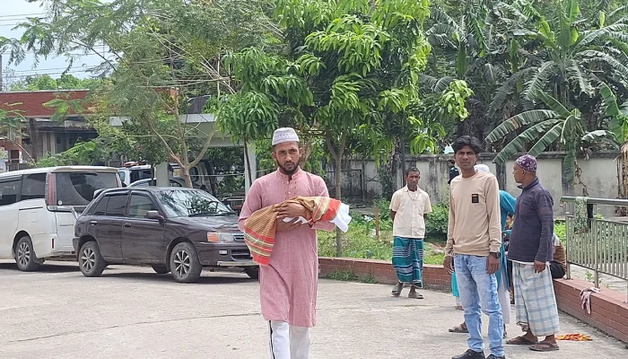 দরকষাকষিতে মেলেনি অ্যাম্বুলেন্স, নবজাতকের মৃত্যু
