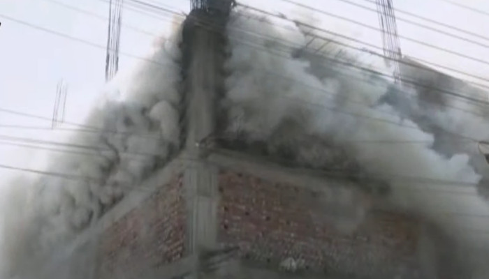 সাগরিকায় কোল্ড স্টোরেজে ভয়াবহ আগুন, নিয়ন্ত্রণে ৮ ইউনিট