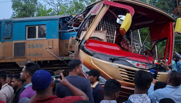 কুমিল্লায় ট্রেন-বাস সংঘর্ষে ১২ জন নিহতের ঘটনায় তদন্ত প্রতিবেদন জমা
