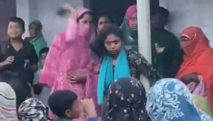 অলঙ্কার চুরির অভিযোগে দম্পতিকে গণপিটুনি, স্বামীর মাথা ন্যাড়া