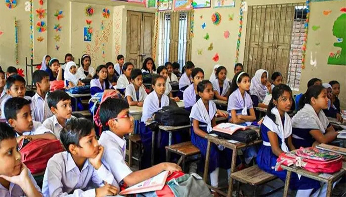 শিক্ষাপ্রতিষ্ঠানে কমে যাচ্ছে সাপ্তাহিক ছুটি