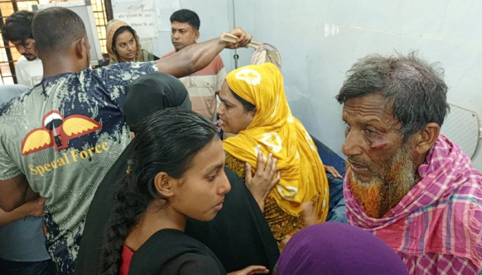 বাকিতে চা বিক্রি না করা নিয়ে দু’পক্ষের সংঘর্ষ, আহত ১০