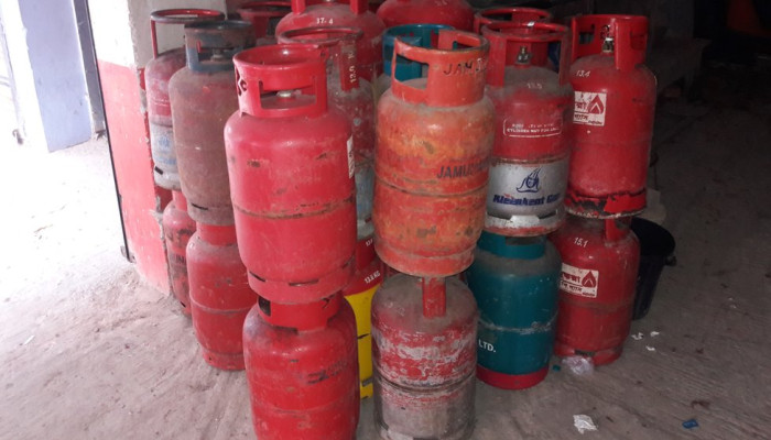 বাড়ল এলপি গ্যাসের দাম, ১২ কেজির সিলিন্ডার কত?