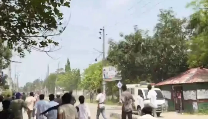 ‎ঈশ্বরদী সরকারি কলেজে শিবির-ছাত্রদল সংঘর্ষ, ককটেল বিস্ফোরণ